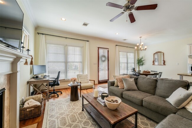 Building Photo - 1301 W 25th St