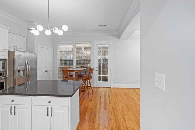 Building Photo - 4742 Post Oak Timber Dr