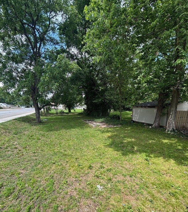 Building Photo - Big Backyard, Cozy Feel