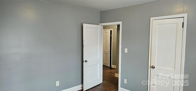 Building Photo - 400 Keswick Ave