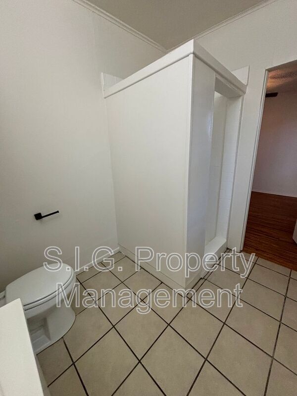 Building Photo - 1230 1/2 Griffith St