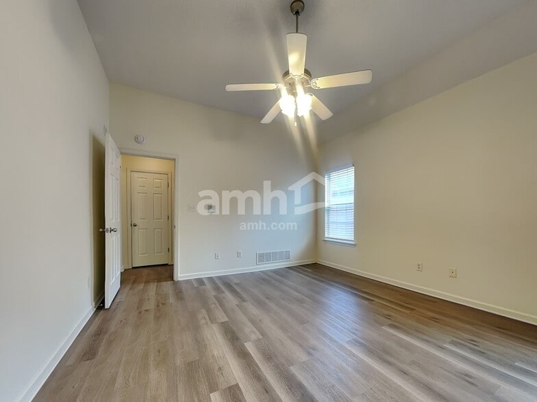 Building Photo - 3145 Amanda Belle