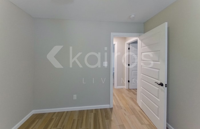 Building Photo - 102 White Water Ln