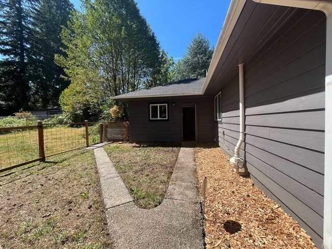 Building Photo - Fabulous NE Portland 2 bedroom 2 bathroom ...