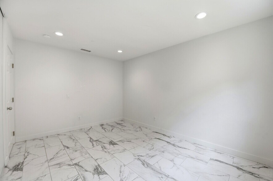Building Photo - 30845 Catarina Dr