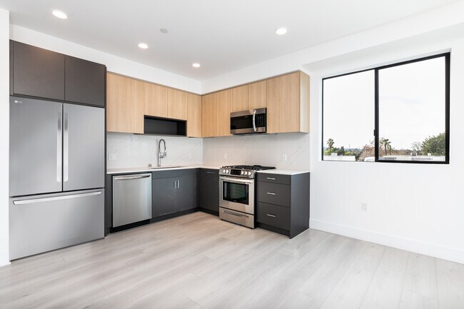 Building Photo - Emelita Apartments