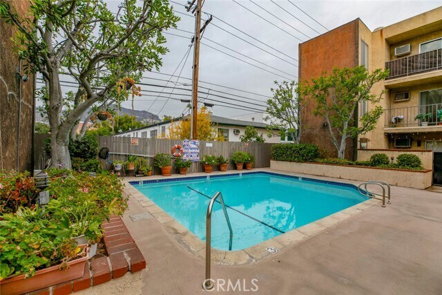 Building Photo - 365 Burchett St