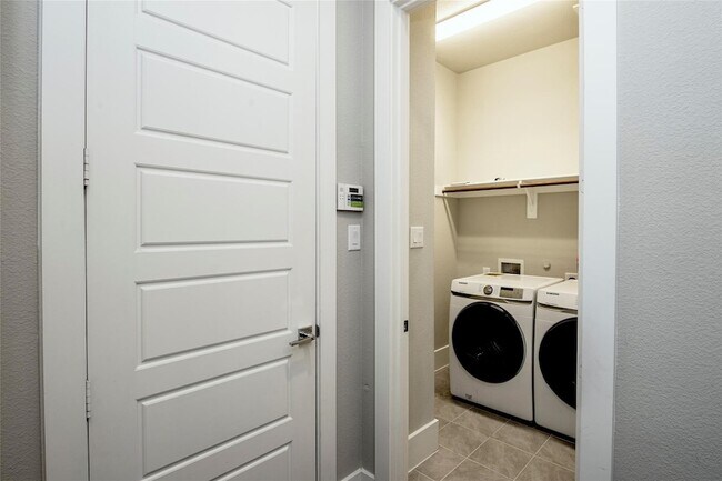 Building Photo - 6812 Royal Liverpool Dr