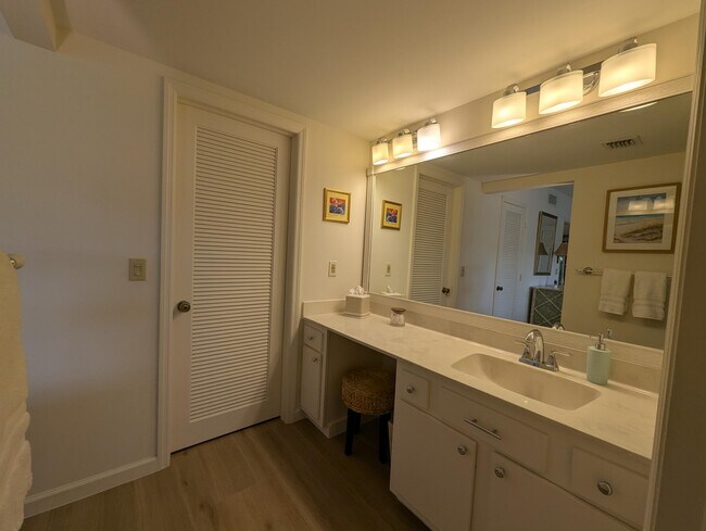 Building Photo - 16941 Waterbend Dr