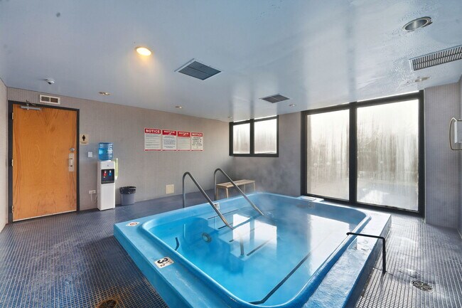 Building Photo - 2020 N Lincoln Park W