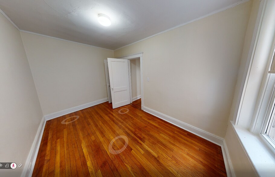 Building Photo - 425 Park Dr