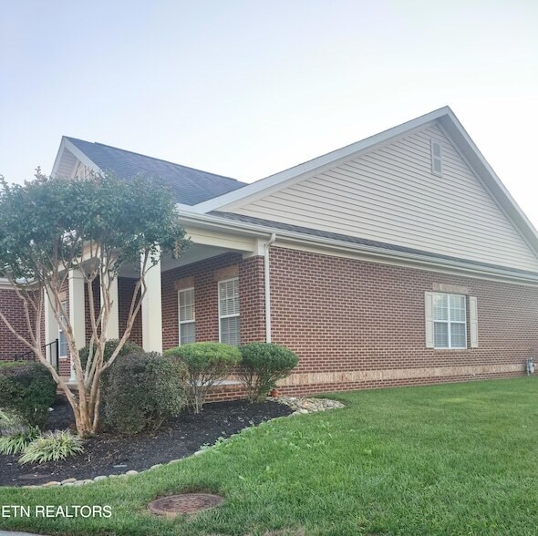 Building Photo - 155 Hatleyberry St