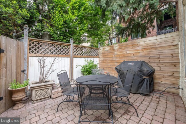 Building Photo - 307 Gaskill St