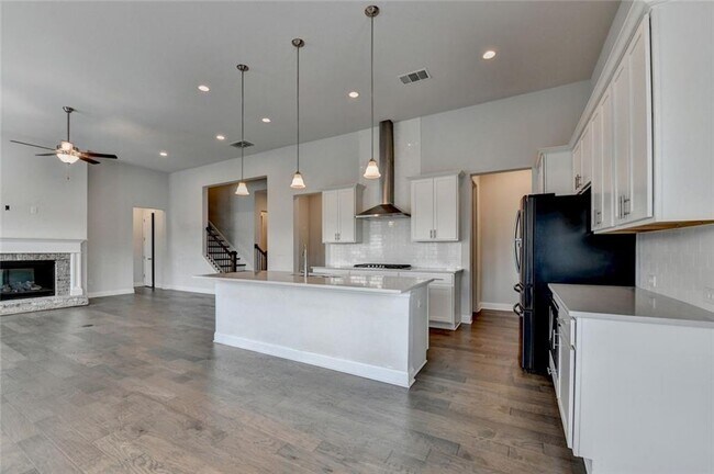 Building Photo - 3695 Andover St