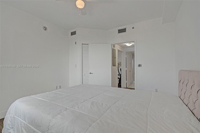 Building Photo - 2775 NE 187th St