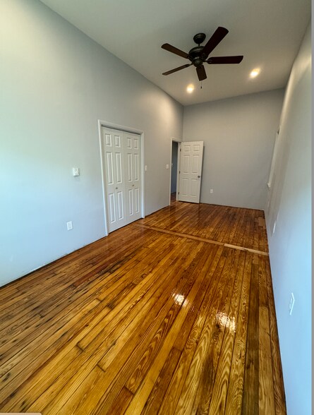 Building Photo - 323 E Bertsch St