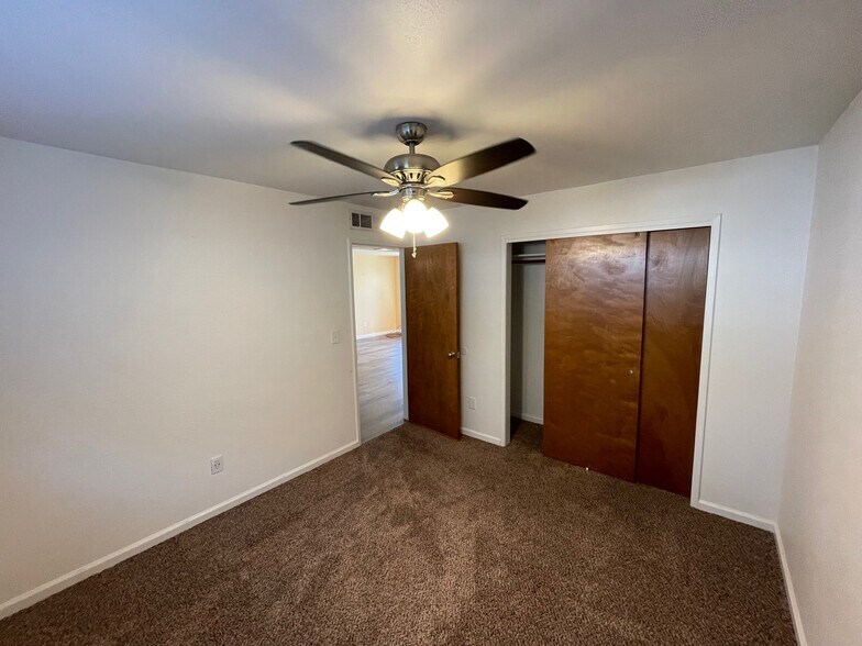 Building Photo - 1001 Sycamore St