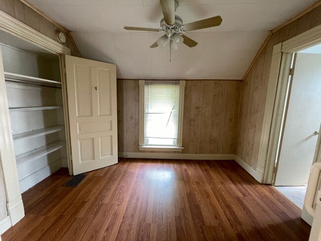 Building Photo - Coraopolis - 2 Bedroom Home. Great Location on 5th Avenue