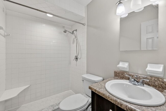 Building Photo - 3 Bedroom Home in Tavares – Available Now!