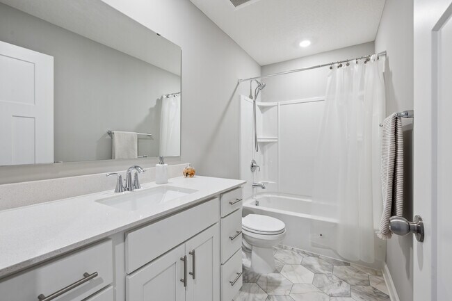 Building Photo - Townhouse in Shakopee