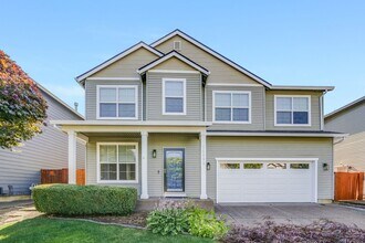 Building Photo - Beautiful 4 bed, 2.5 bath rental home in Oatfield Neighborhood Milwaukie!