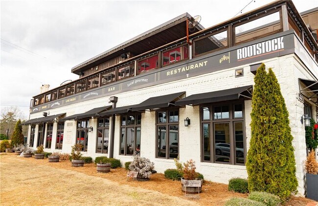 Building Photo - 9040 Main St