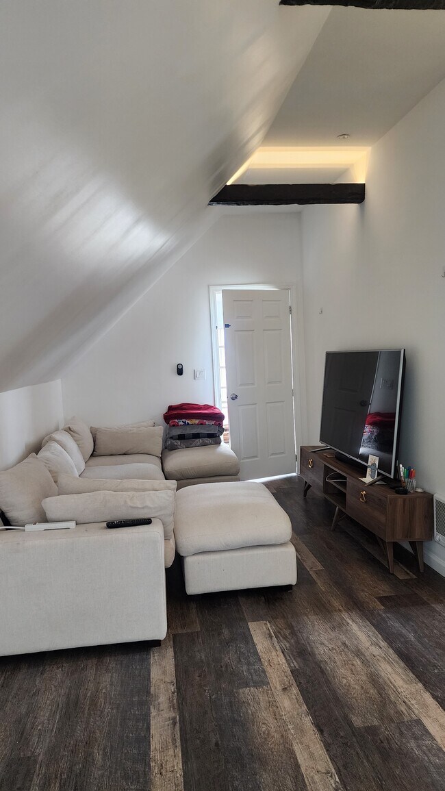 Building Photo - 130 Chestnut St