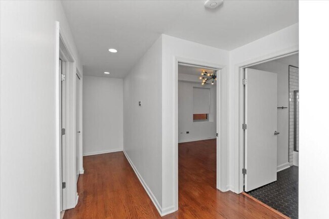 Building Photo - 2 bedroom in Chicago IL 60614