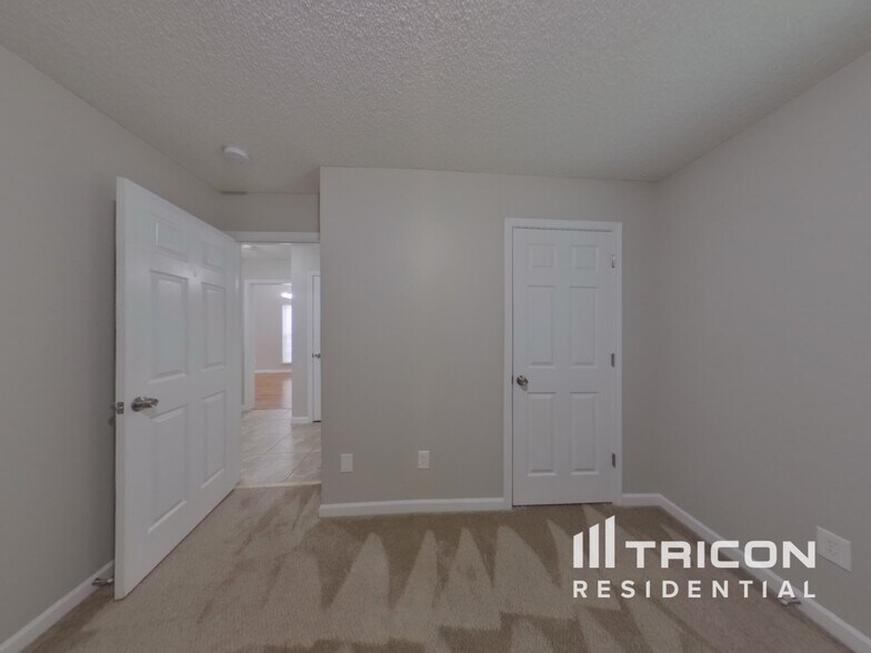 Building Photo - 3027 Salmon River Dr