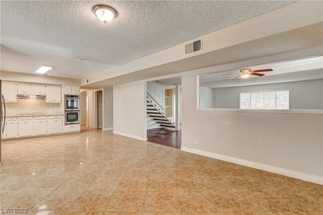 Building Photo - 632 Biljac St
