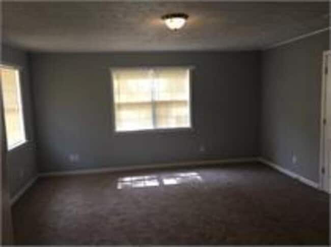 Building Photo - 805 Pamela Dr