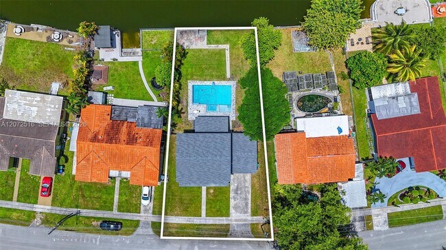 Building Photo - 9240 NW 12th Ave