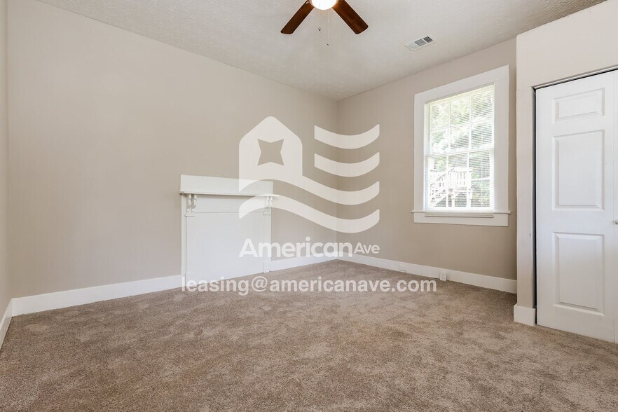 Building Photo - 4 Hemlock Dr
