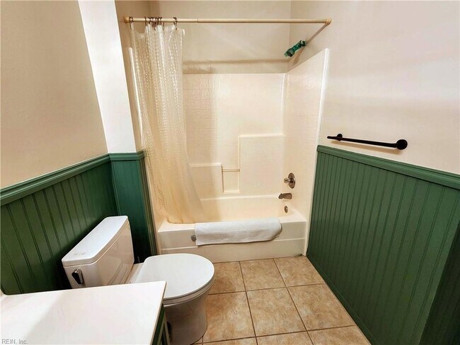 Building Photo - 522 Knolls Dr