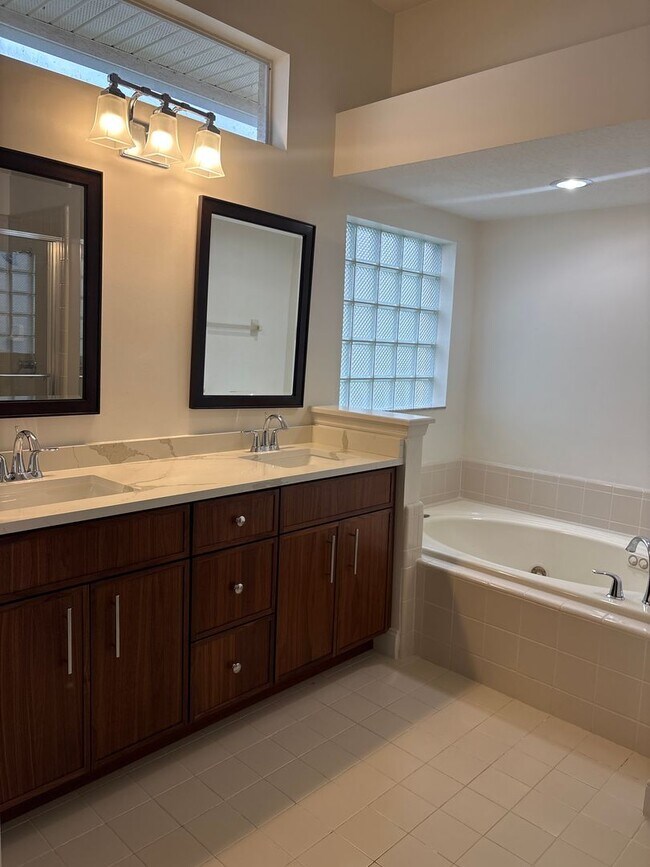 Building Photo - 2415 Raven Croft Ct