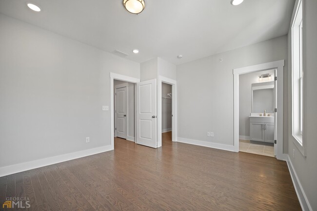 Building Photo - 1034 Robert Smalls Way