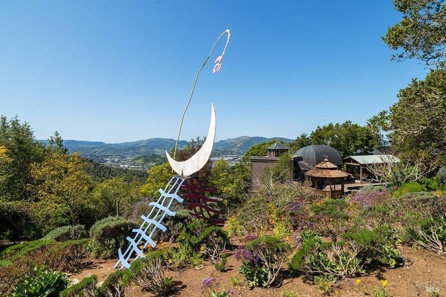 Building Photo - 1100 Bayhills Dr