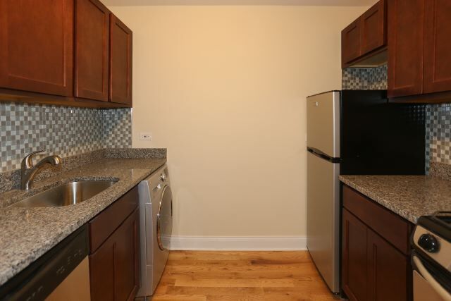 Building Photo - 1034 W George