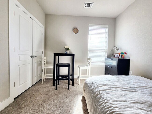 Building Photo - Modern 3/BR 2.5/Bath Home with Covered Dec...