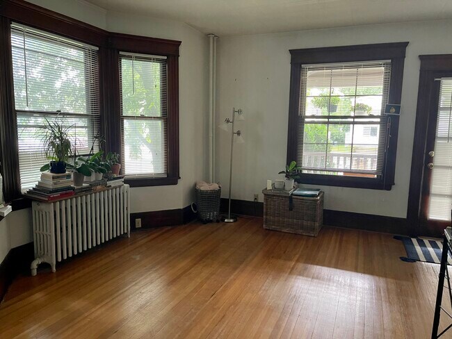 Building Photo - 33 Douglas Ave