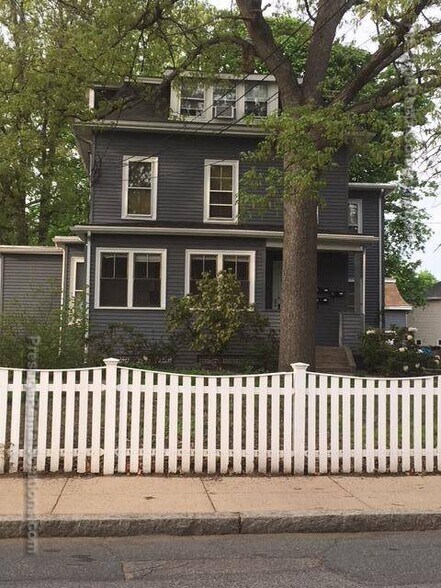 Building Photo - 62 Maple St