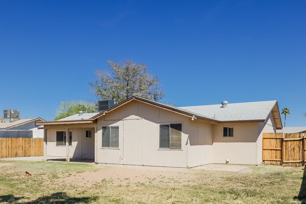 Building Photo - 7209 W Carol Ave