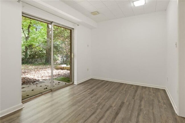 Building Photo - 705 Edgewater Trail