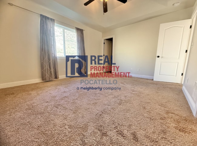 Building Photo - Beautiful 4 bed 3 bath home - 2 car garage...