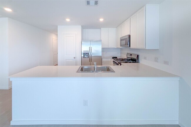 Building Photo - 3005 Highbank Dr
