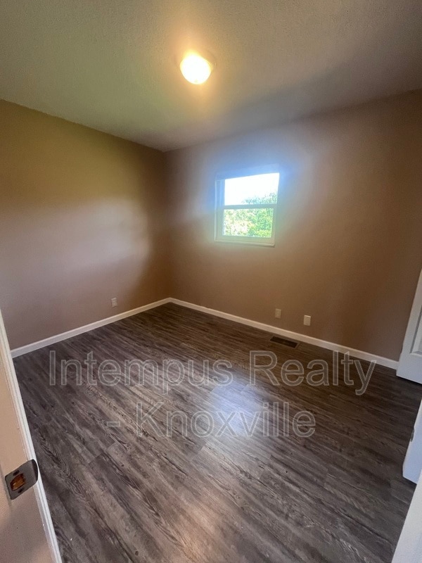 Building Photo - 405 Iroquois Ln