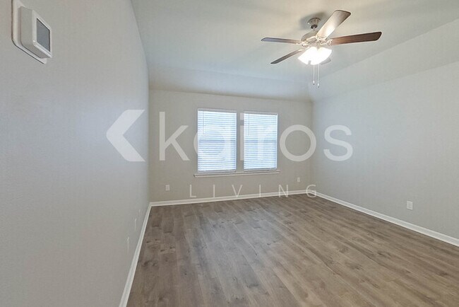 Building Photo - 417 Mango Dr