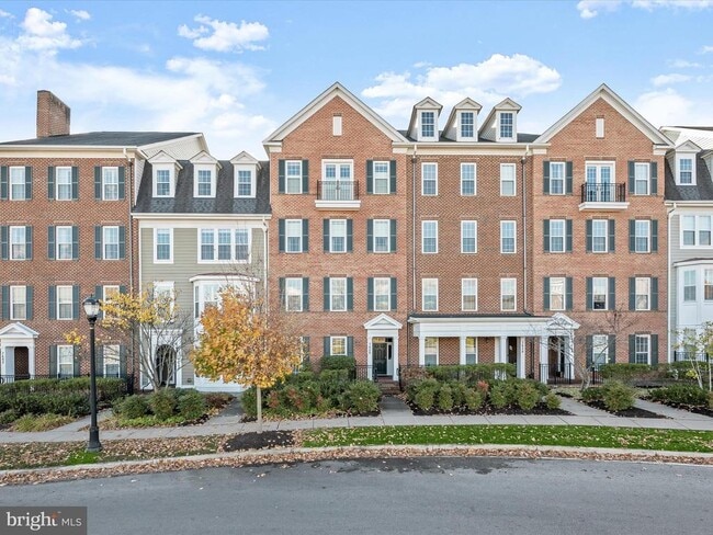 Building Photo - 7658 Maple Lawn Blvd