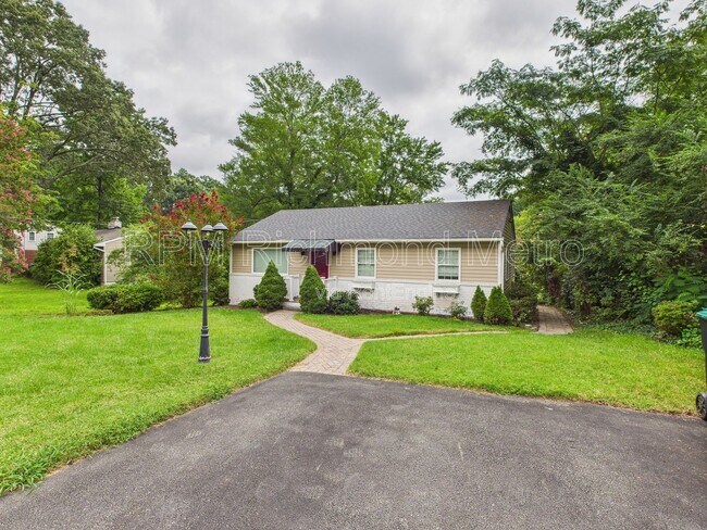 Building Photo - 1109 Dinwiddie Ave