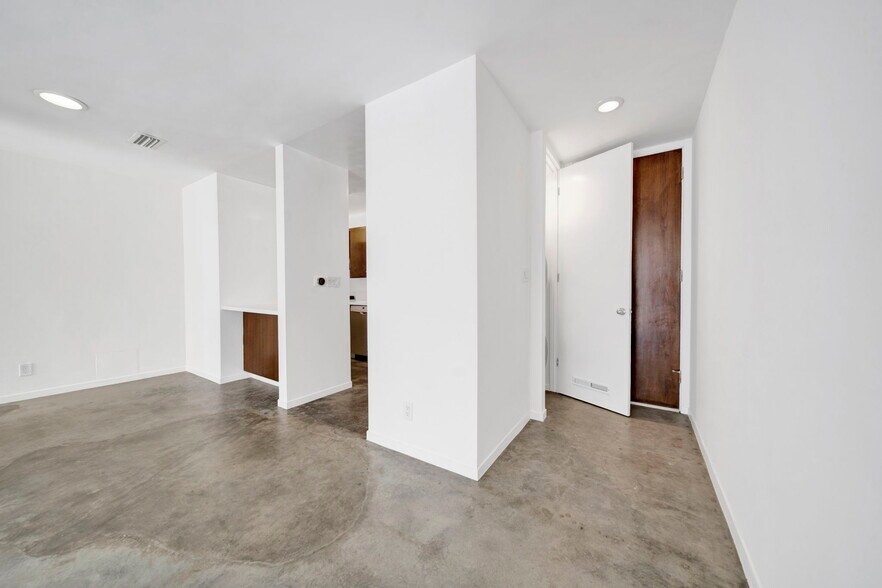 Building Photo - 1147 N Clark St